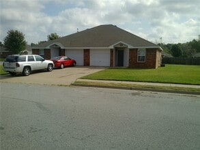 Building Photo - 334 Graystone Cir