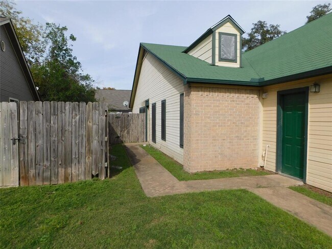 Building Photo - 8802 Cainwood Ln