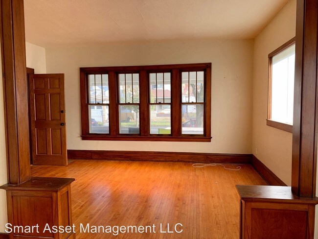 Building Photo - 1211 S 48th St