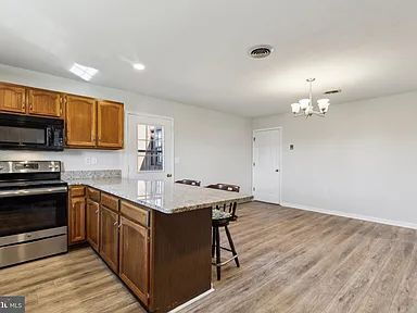 Building Photo - "Charming 3-Bedroom Luray Retreat with Mod...