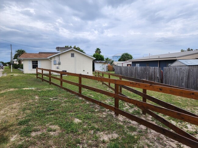 Building Photo - Sunnyside