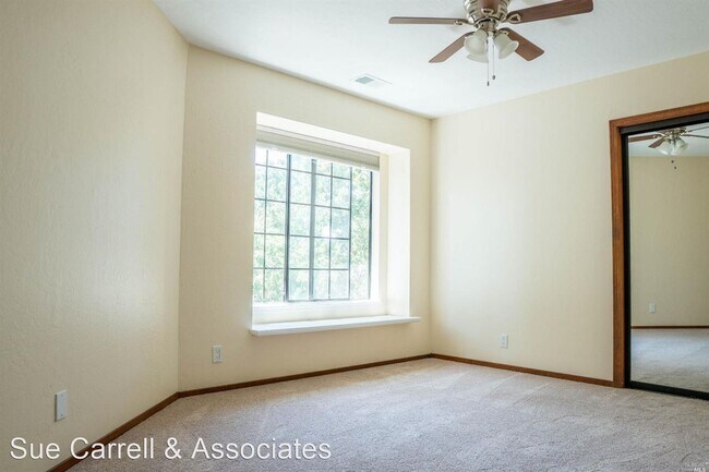 Building Photo - 5 br, 3.5 bath House - 4734 Annadel Height...
