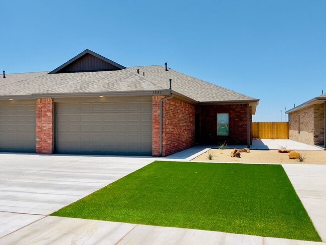 Building Photo - Great 3 Bedroom, 2 Bath Townhouse in Escon...