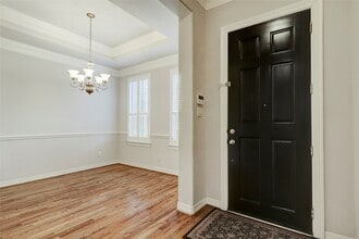 Building Photo - 1302 E Park At Shady Villa