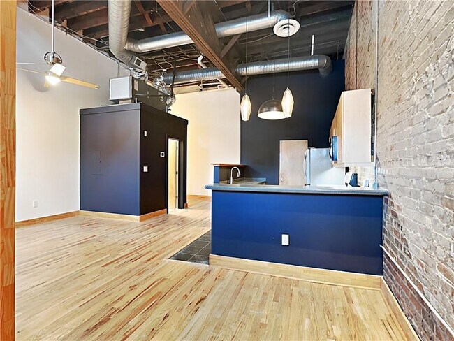 Building Photo - 267 Peters St SW