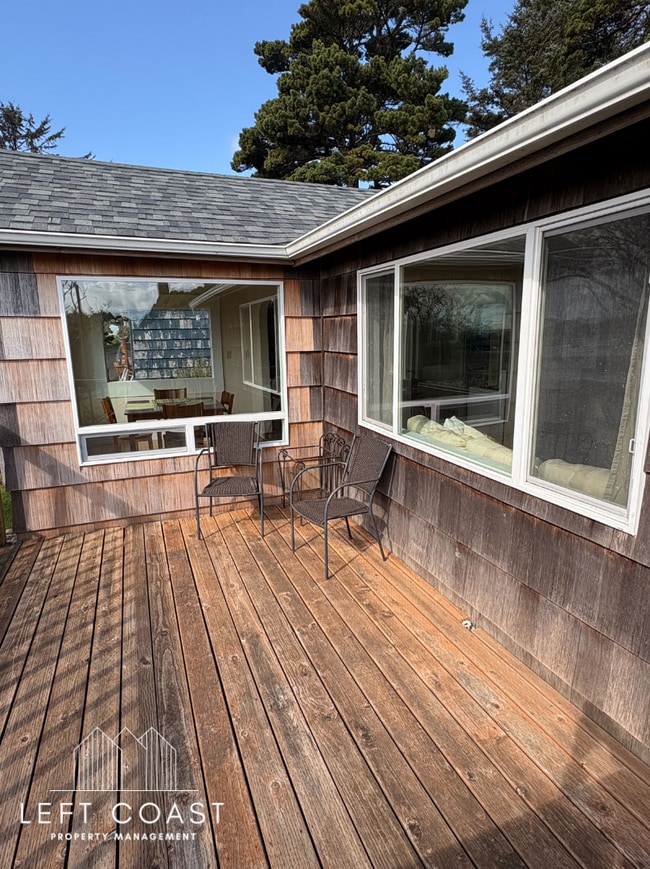 Building Photo - 1534 NE Lee Pl
