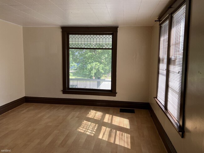 Foto del edificio - 3 br, 1 bath Duplex - 229 Douglas Ave Apt ...