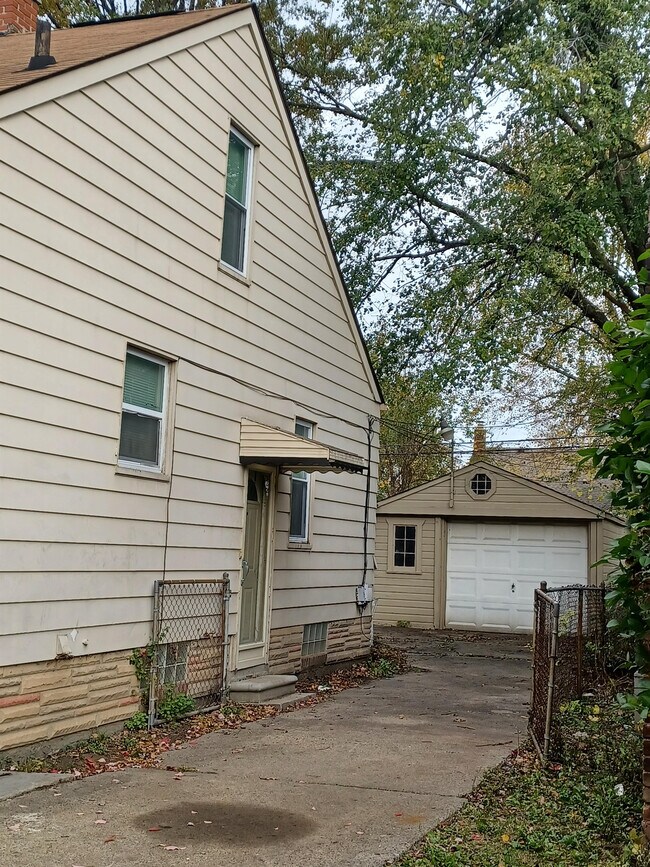 20237 Kingsville St, Harper Woods, MI 48225 House Rental in Harper