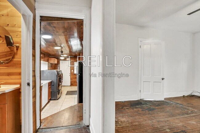 Building Photo - 1371 Olive St