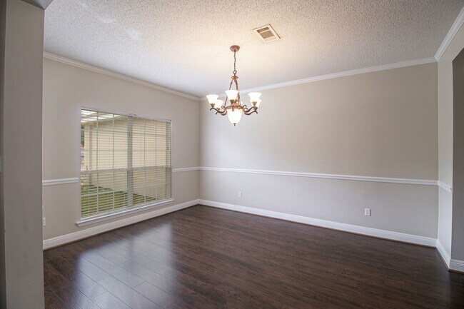 Building Photo - 1214 Merritt Ln