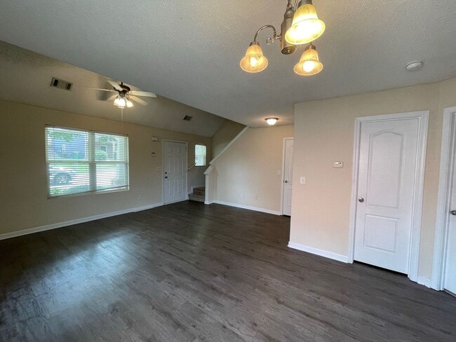 Building Photo - BRIDGEWATER HOME! PRE-LEASING FOR AUGUST 1 2026! 1/2 Off Deposit!