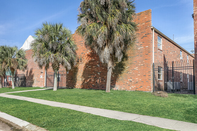 Building Photo - Plaza Park Apartments