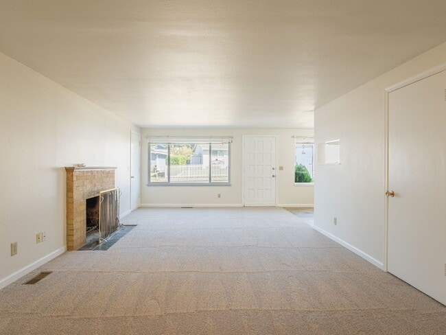 Building Photo - 3 bedroom 2 bathroom Auburn Home!