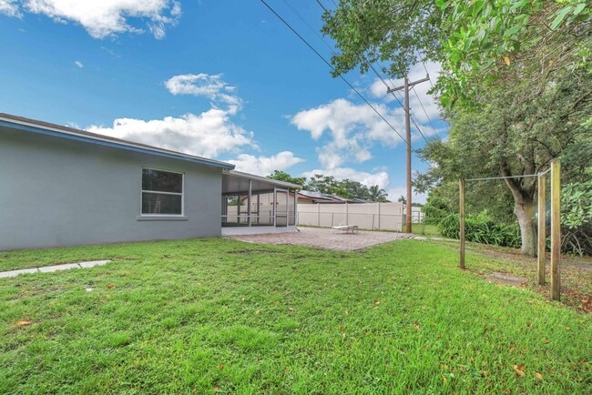 Building Photo - 1102 Mohican Blvd