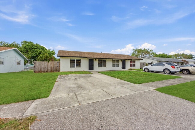 Building Photo - 3847 Roan Ct E