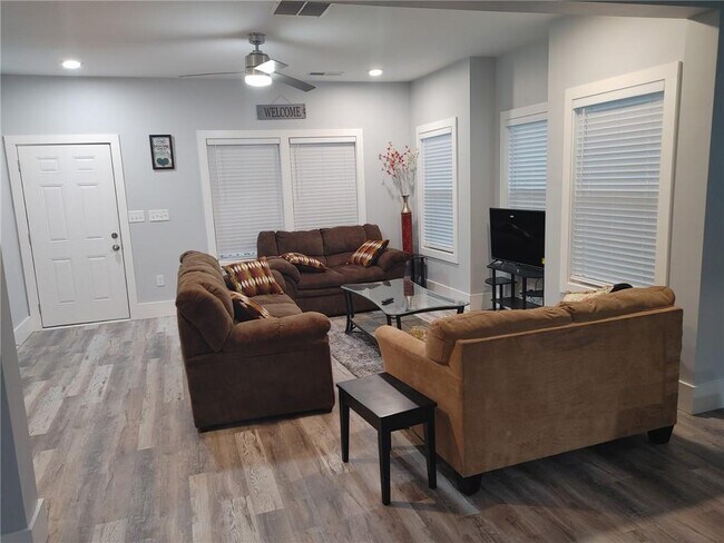 Foto del edificio - 3898 King Arthur Rd SW