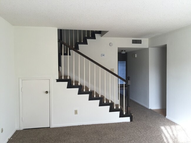 Foto del edificio - Townhome *LEASING SPECIAL AVAILABLE*