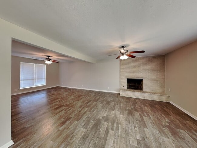 Building Photo - 1514 Regina Ct S