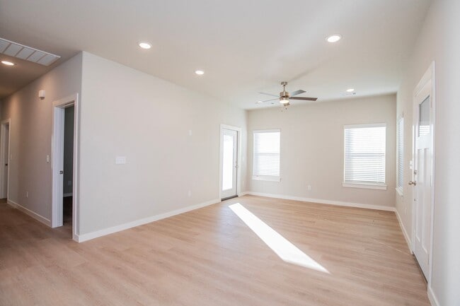 Building Photo - ***276 N. Hunter Street Unit 2***