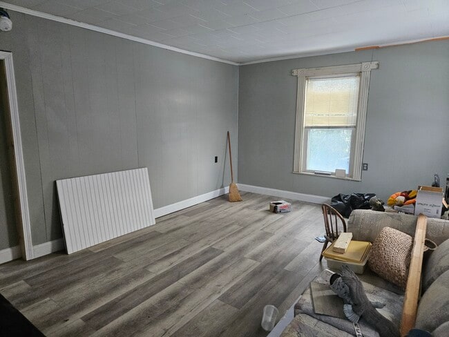 Building Photo - 12 7th St