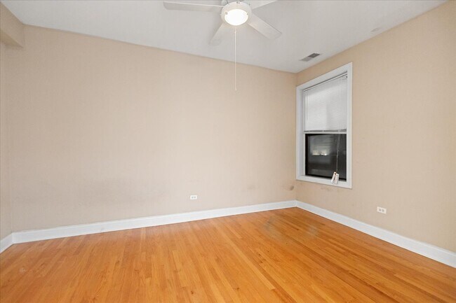 Foto del edificio - 3706 N Sheffield Ave