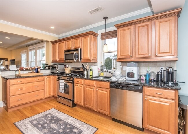 Building Photo - 39 Gardner St