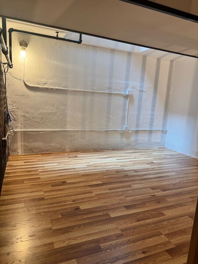 Foto del edificio - Three bed 2 bath in the North End!!!