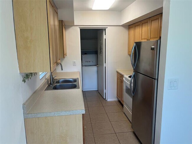 Foto del edificio - 574 NE 35th St