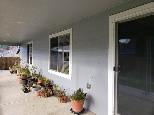 Large covered Patio - 1464 Ryan Dr