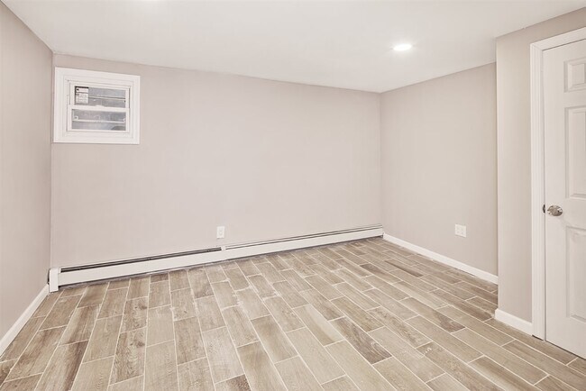 Building Photo - 718 10th St