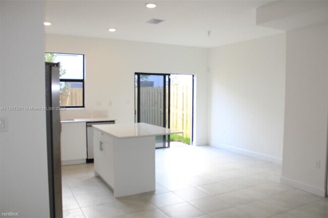 Foto del edificio - 3 br, 3 bath House - 12914 SW 232nd Ln # 0
