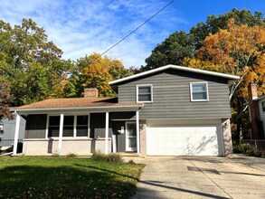Building Photo - 3214 Brookshire Dr SE