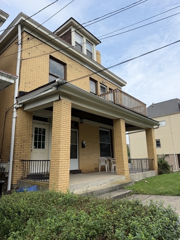 Building Photo - 172 Ulysses St