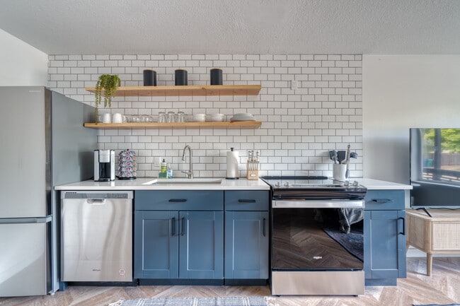 Photo - 5222 SE Holgate Blvd Apartment