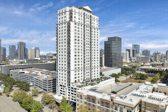 Building Photo - Dominion Post Oak