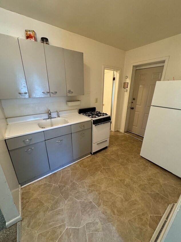 701 Grant St Unit Apt 2, Wausau, WI 54403 Room for Rent in Wausau, WI