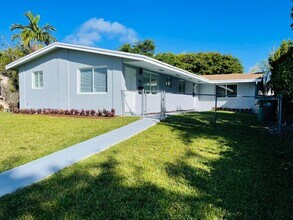 Building Photo - 1515 NE 110th St