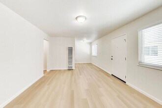 Building Photo - 170 Stoakes Ave