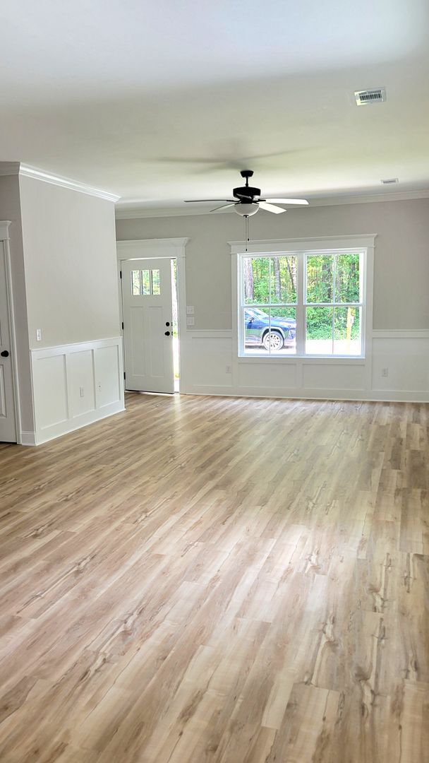 Foto del edificio - Available Soon!