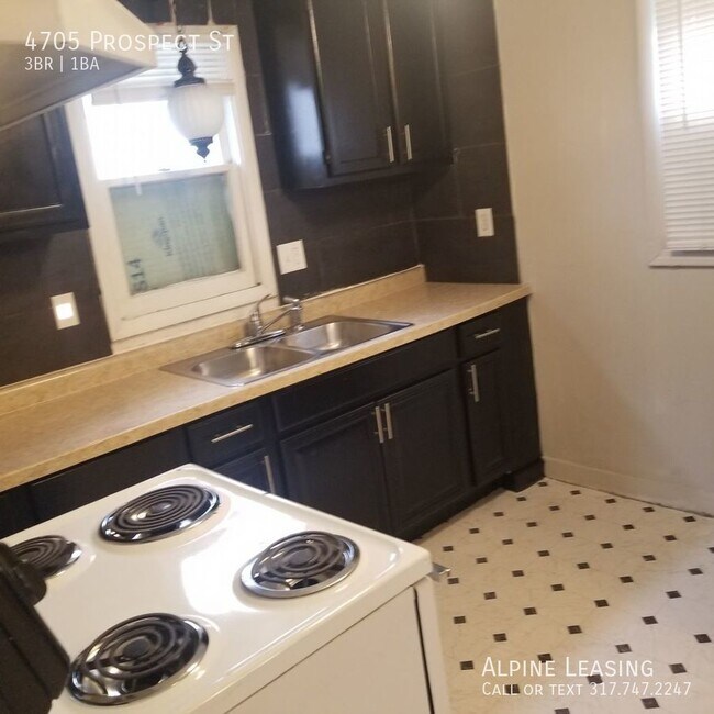 Building Photo - Near Southeast 3BR House ready to LEASE!