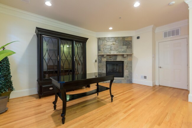 Building Photo - 1746 Potomac Greens Dr