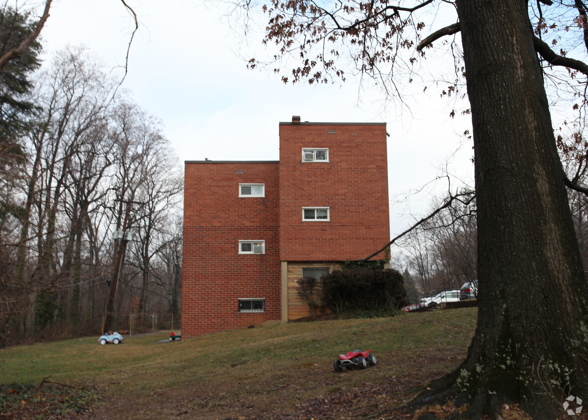 Building Photo - 8306 Barron St