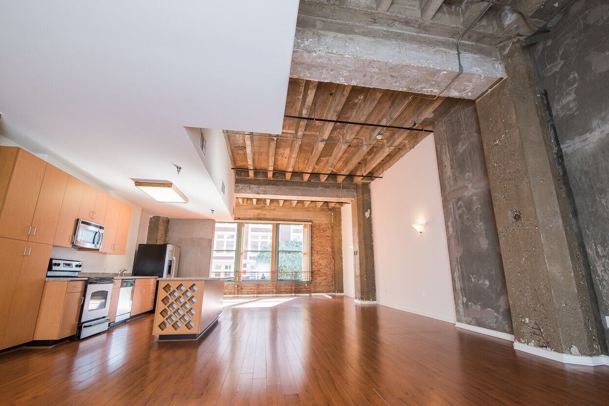 Foto principal - 500 W 7th St