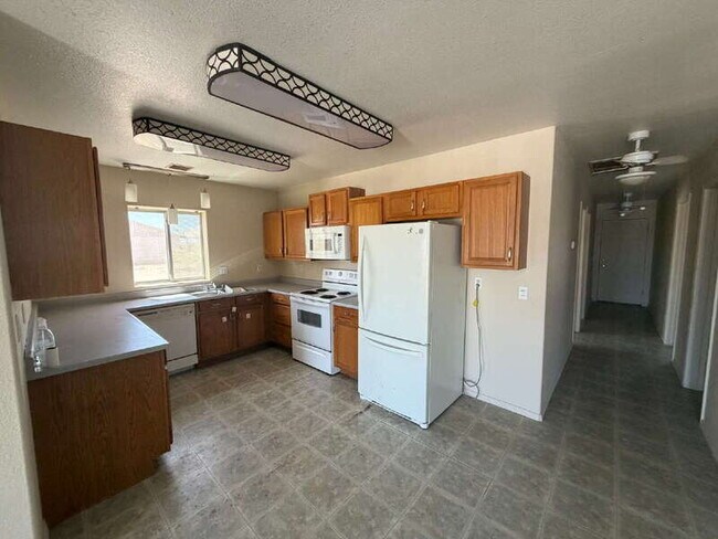 Building Photo - 10800 W Carousel Dr