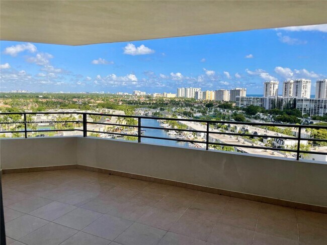 Foto del edificio - 2500 Parkview Dr