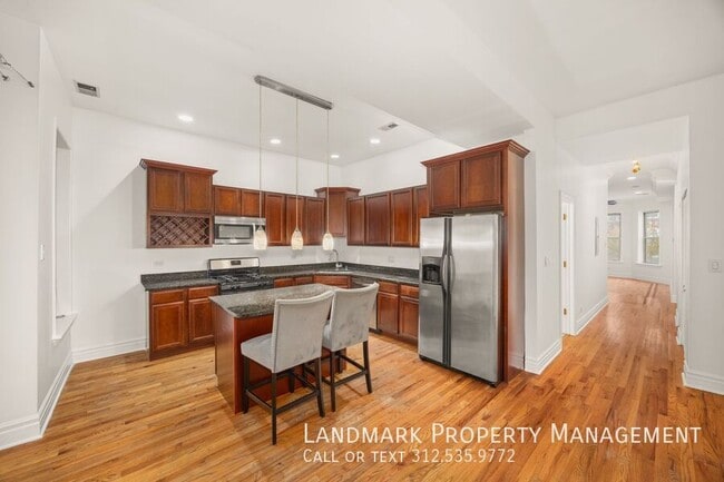 Foto del edificio - 4856 S Prairie Ave