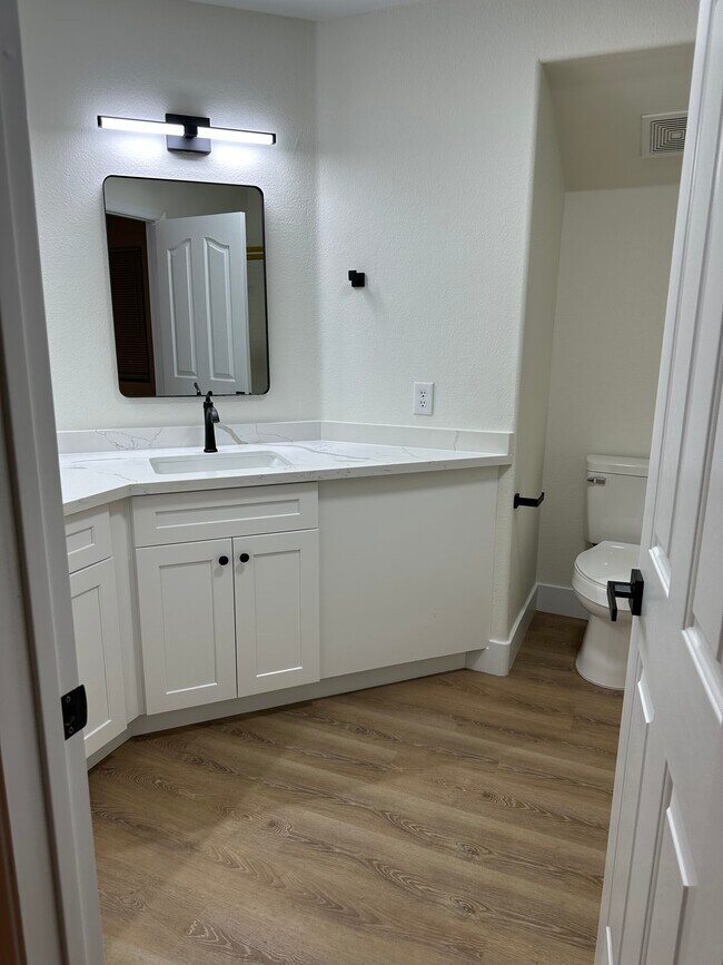 Building Photo - 9011 Aldershot Ct