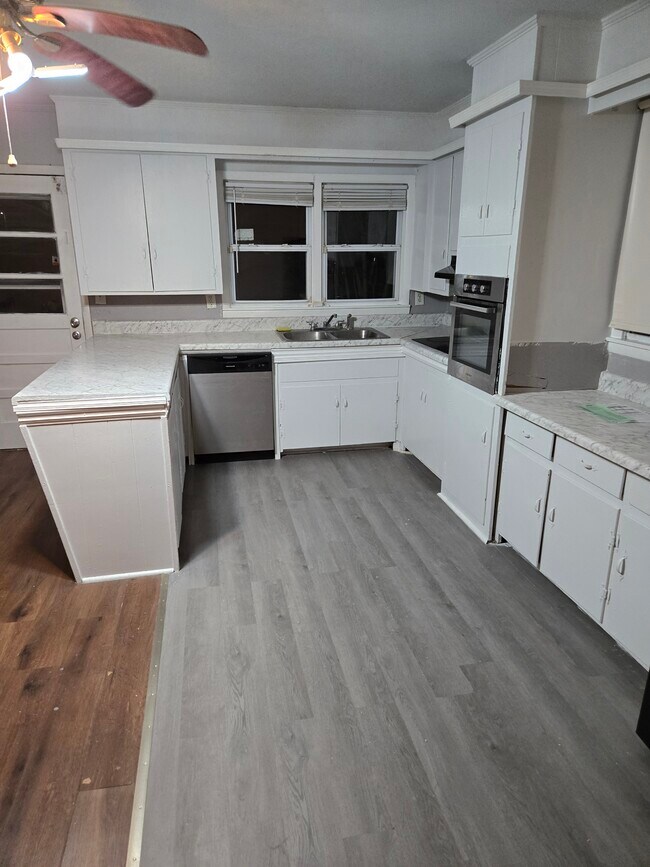 Foto del edificio - 306-311 11th Ave NW