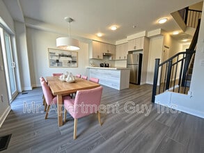 Building Photo - 44 Radium Cmn