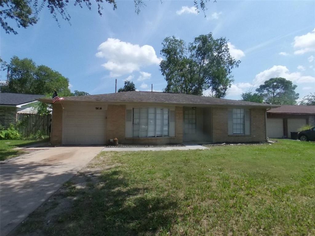 Foto principal - 9614 Crooked Wood Ln